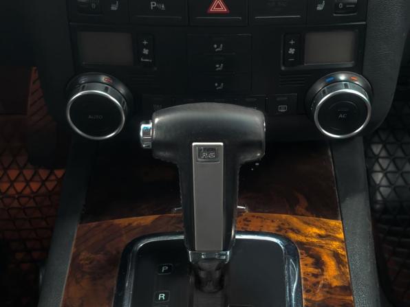 Volkswagen Touareg I Рестайлинг с пробегом 2008 года, цена 1 219 900 рублей, 250000 км, внедорожник, Автокод Объявления