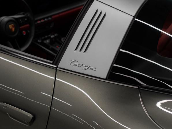 Porsche 911 VIII (992) с пробегом 2023 года, цена 22 000 000 рублей, 9651 км, тарга, Автокод Объявления
