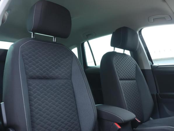 Volkswagen Tiguan II с пробегом 2018 года, цена 2 550 000 рублей, 112871 км, внедорожник, Автокод Объявления