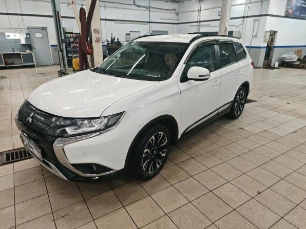 Mitsubishi Outlander III Рестайлинг 3 с пробегом 2021 года, цена 2 365 000 рублей, 127760 км, внедорожник, Автокод Объявления