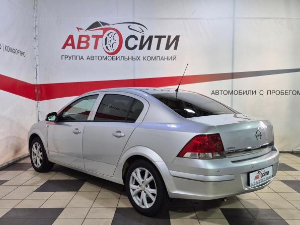 Opel Astra H Рестайлинг с пробегом 2013 года, цена 549 000 рублей, 288000 км, седан, Автокод Объявления