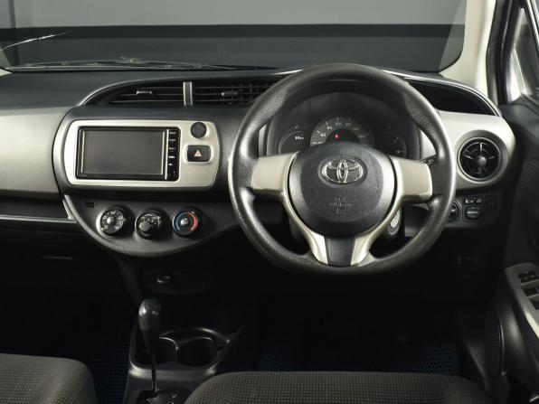Toyota Vitz III (XP130) Рестайлинг с пробегом 2015 года, цена 719 999 рублей, 158301 км, хэтчбек, Автокод Объявления