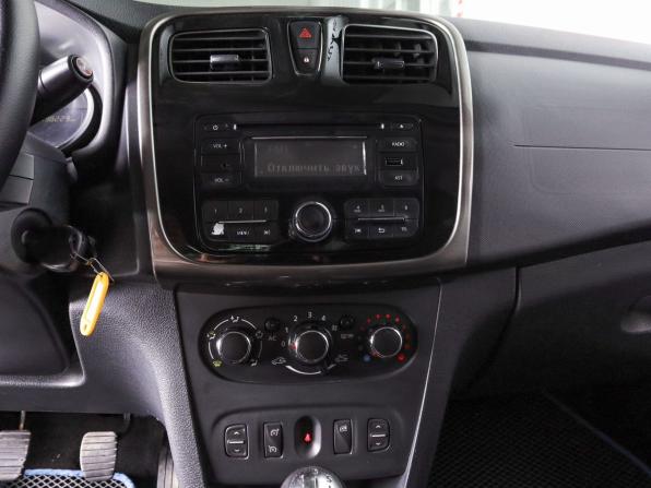 Renault Logan II с пробегом 2014 года, цена 589 000 рублей, 198000 км, седан, Автокод Объявления