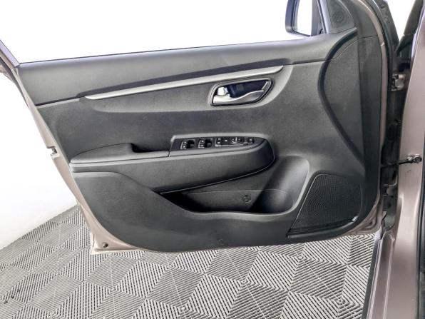 Kia Rio IV Рестайлинг с пробегом 2021 года, цена 1 710 000 рублей, 116910 км, хэтчбек, Автокод Объявления
