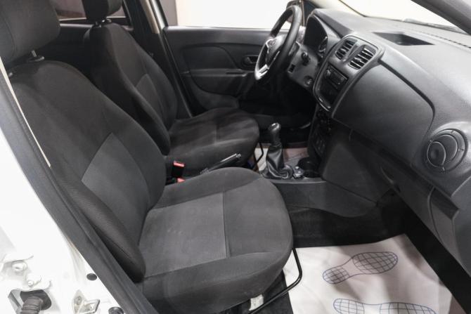 Renault Logan II Рестайлинг с пробегом 2019 года, цена 799 000 рублей, 53000 км, седан, Автокод Объявления