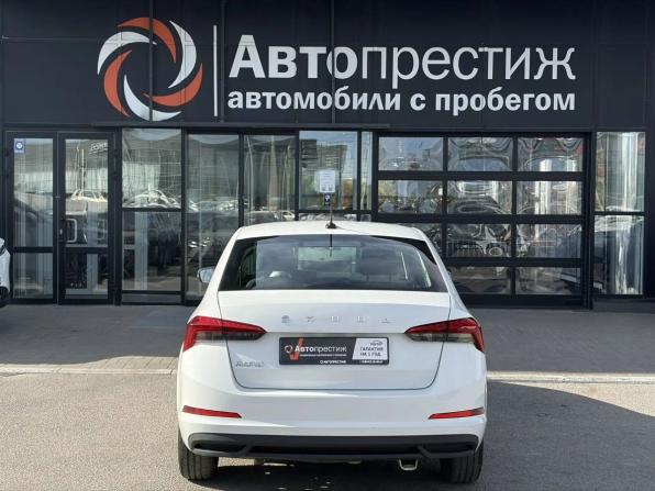 Skoda Rapid II с пробегом 2021 года, цена 1 370 000 рублей, 46089 км, лифтбек, Автокод Объявления