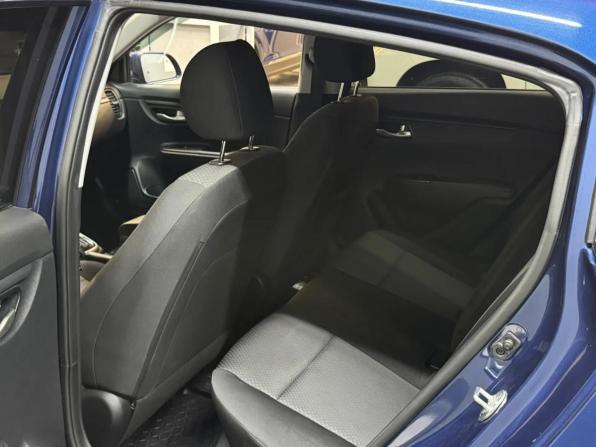 Kia Rio IV Рестайлинг с пробегом 2021 года, цена 1 687 000 рублей, 45308 км, хэтчбек, Автокод Объявления