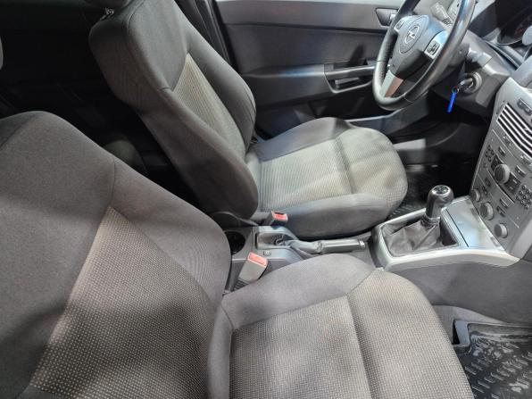 Opel Astra H Рестайлинг с пробегом 2012 года, цена 620 000 рублей, 209049 км, седан, Автокод Объявления