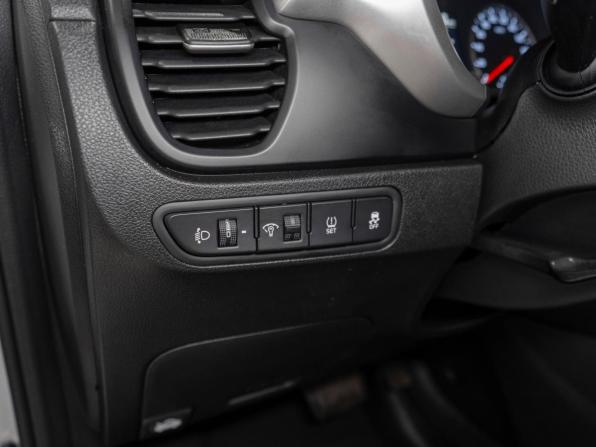 Kia Rio IV Рестайлинг с пробегом 2021 года, цена 1 595 000 рублей, 60091 км, хэтчбек, Автокод Объявления