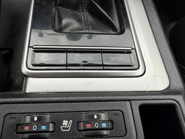 Toyota Land Cruiser Prado 150 Series Рестайлинг 2 с пробегом 2019 года, цена 4 750 000 рублей, 220000 км, внедорожник, Автокод Объявления