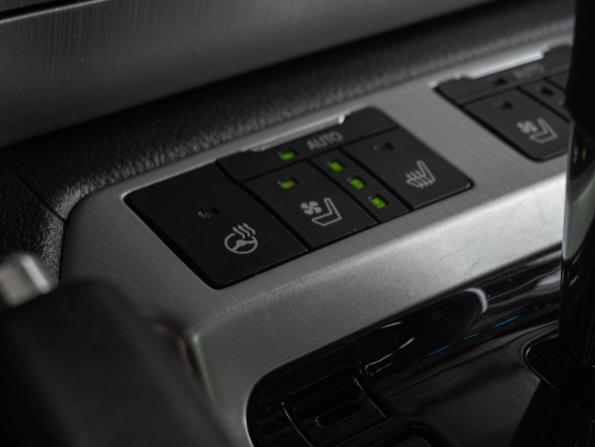 Toyota Land Cruiser 200 Series Рестайлинг 2 с пробегом 2017 года, цена 6 369 000 рублей, 228011 км, внедорожник, Автокод Объявления