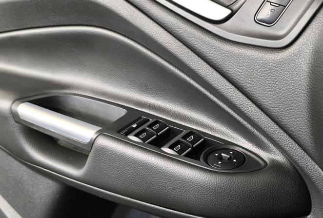 Ford Kuga II Рестайлинг с пробегом 2017 года, цена 1 750 000 рублей, 112215 км, внедорожник, Автокод Объявления