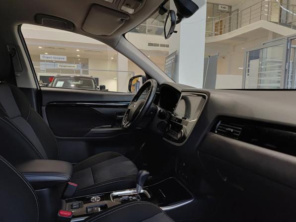 Mitsubishi Outlander III Рестайлинг 3 с пробегом 2019 года, цена 2 272 000 рублей, 101738 км, внедорожник, Автокод Объявления