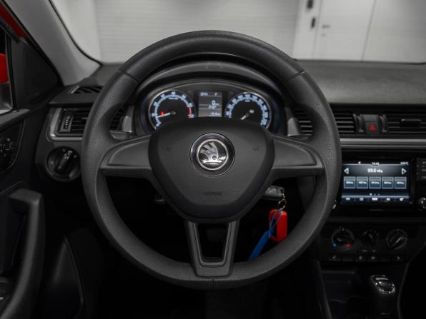 Skoda Rapid I Рестайлинг с пробегом 2018 года, цена 1 330 000 рублей, 97870 км, лифтбек, Автокод Объявления