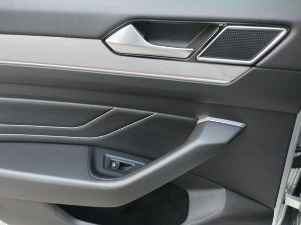 Volkswagen Passat B8 Рестайлинг с пробегом 2020 года, цена 2 359 000 рублей, 140285 км, седан, Автокод Объявления