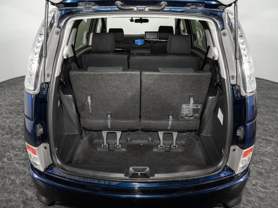 Toyota ISis I Рестайлинг Иркутск  - изображение 17