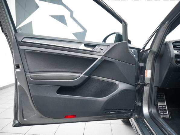 Volkswagen Golf R VII Рестайлинг с пробегом 2019 года, цена 3 550 000 рублей, 151744 км, хэтчбек, Автокод Объявления