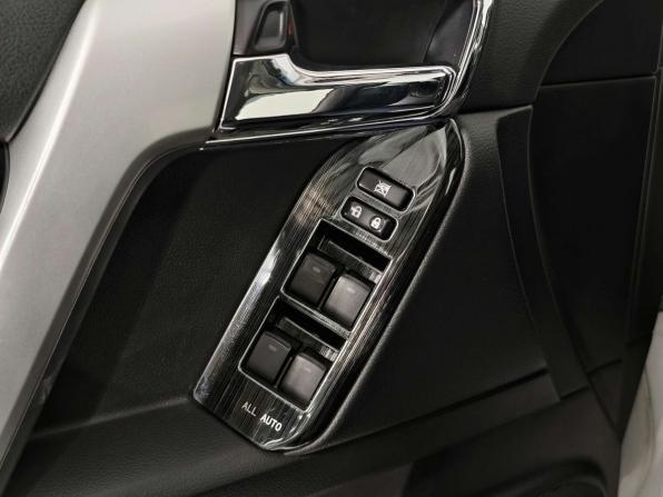 Toyota Land Cruiser Prado 150 Series Рестайлинг 1 с пробегом 2016 года, цена 3 700 000 рублей, 113057 км, внедорожник, Автокод Объявления