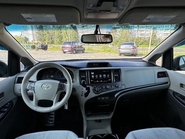 Toyota Sienna III с пробегом 2010 года, цена 2 050 000 рублей, 228619 км, минивэн, Автокод Объявления