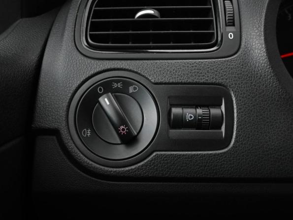 Volkswagen Polo V Рестайлинг с пробегом 2016 года, цена 1 249 000 рублей, 78091 км, седан, Автокод Объявления