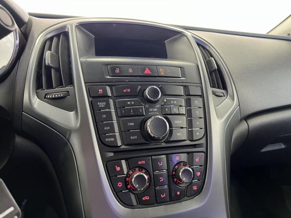 Opel Astra J Рестайлинг с пробегом 2012 года, цена 599 000 рублей, 184000 км, седан, Автокод Объявления