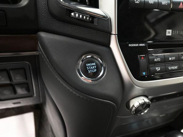 Toyota Land Cruiser 200 Series Рестайлинг 2 с пробегом 2021 года, цена 6 450 000 рублей, 216151 км, внедорожник, Автокод Объявления