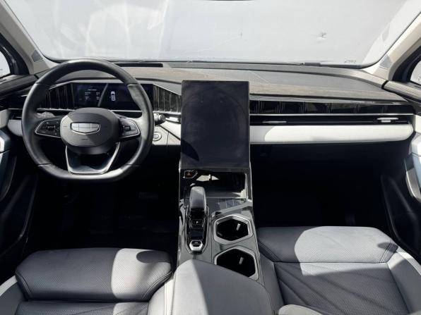 Geely Atlas II с пробегом 2024 года, цена 3 000 000 рублей, 32256 км, внедорожник, Автокод Объявления
