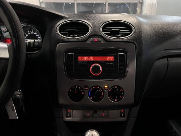 Ford Focus II Рестайлинг с пробегом 2011 года, цена 534 000 рублей, 200801 км, седан, Автокод Объявления