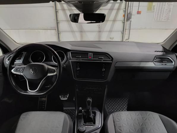 Volkswagen Tiguan II Рестайлинг с пробегом 2021 года, цена 3 050 000 рублей, 133637 км, внедорожник, Автокод Объявления