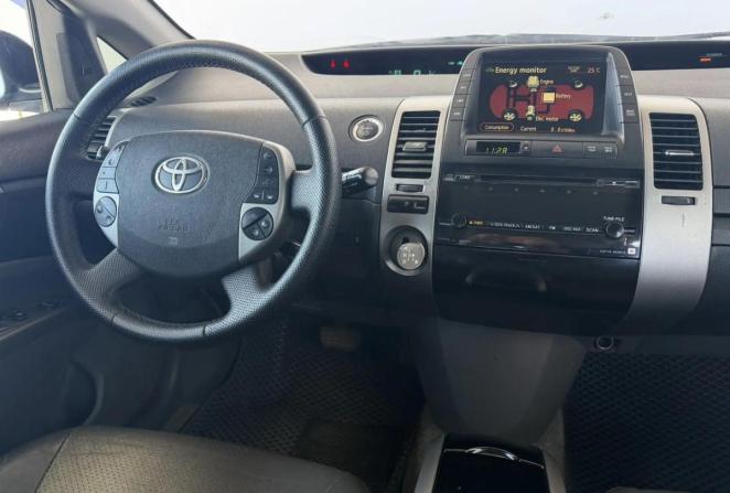 Toyota Prius II Рестайлинг (XW20) с пробегом 2006 года, цена 635 000 рублей, 233982 км, лифтбек, Автокод Объявления