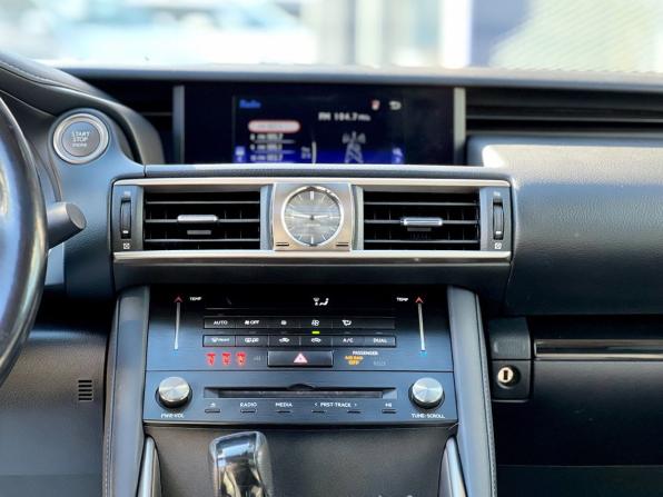 Lexus IS III Рестайлинг с пробегом 2017 года, цена 2 199 000 рублей, 202932 км, седан, Автокод Объявления
