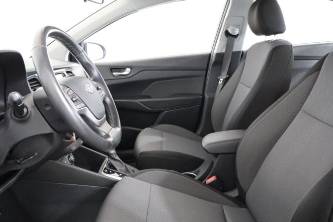 Hyundai Solaris II с пробегом 2018 года, цена 1 099 000 рублей, 195000 км, седан, Автокод Объявления