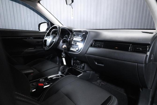 Mitsubishi Outlander III Рестайлинг 2 с пробегом 2018 года, цена 1 899 000 рублей, 206029 км, внедорожник, Автокод Объявления