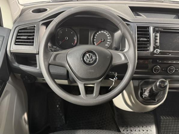 Volkswagen Caravelle T6 с пробегом 2015 года, цена 2 479 800 рублей, 140000 км, минивэн, Автокод Объявления