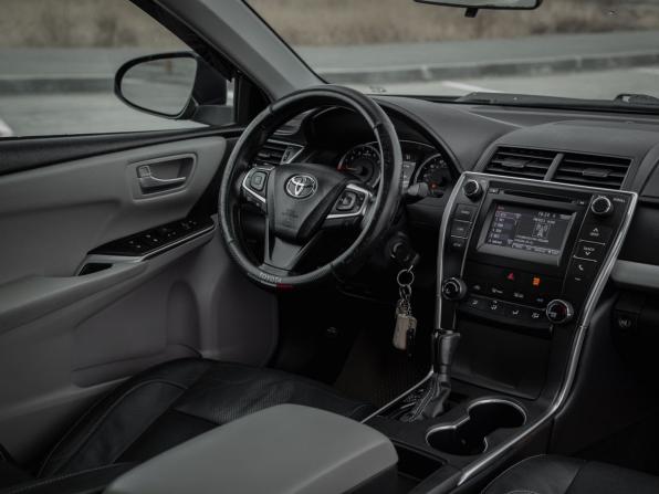 Toyota Camry VII (XV50) Рестайлинг с пробегом 2016 года, цена 1 665 000 рублей, 182000 км, седан, Автокод Объявления