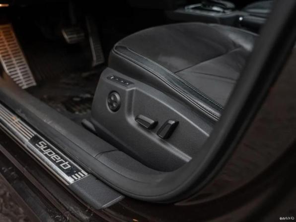 Skoda Superb II Рестайлинг с пробегом 2013 года, цена 1 400 000 рублей, 201915 км, лифтбек, Автокод Объявления