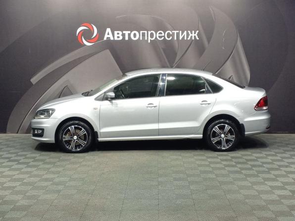 Volkswagen Polo V Рестайлинг с пробегом 2016 года, цена 999 000 рублей, 121000 км, седан, Автокод Объявления