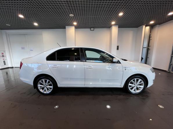 Skoda Rapid I с пробегом 2016 года, цена 930 000 рублей, 212431 км, лифтбек, Автокод Объявления