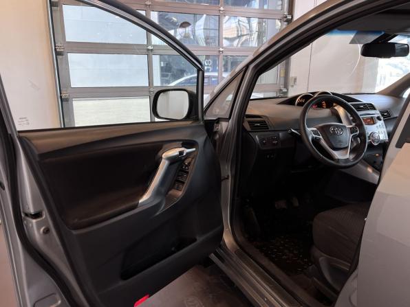 Toyota Verso I с пробегом 2010 года, цена 1 160 000 рублей, 172381 км, компактвэн, Автокод Объявления