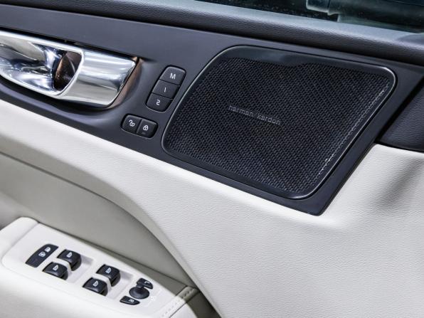 Volvo XC60 II с пробегом 2019 года, цена 4 549 000 рублей, 92932 км, внедорожник, Автокод Объявления