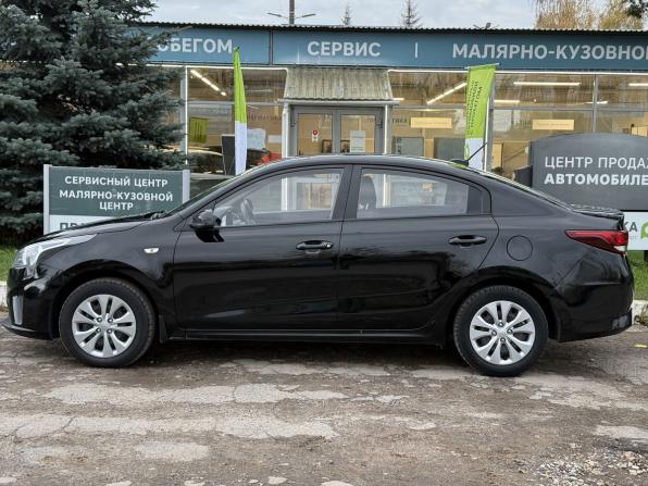 Kia Rio IV Рестайлинг с пробегом 2021 года, цена 1 380 000 рублей, 53049 км, седан, Автокод Объявления