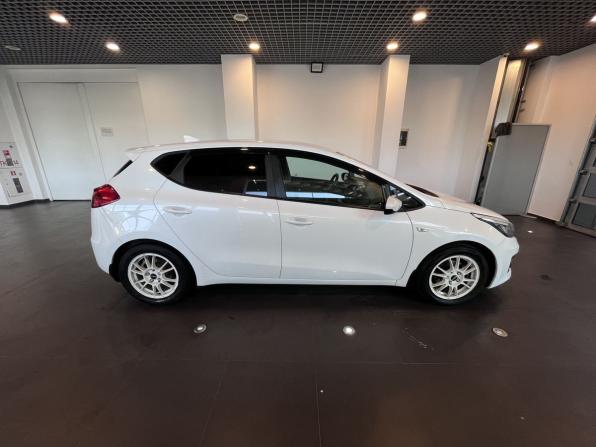 Kia Ceed II Рестайлинг с пробегом 2017 года, цена 1 522 000 рублей, 128206 км, хэтчбек, Автокод Объявления