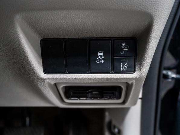 Honda Stepwgn V с пробегом 2015 года, цена 1 740 000 рублей, 137047 км, минивэн, Автокод Объявления