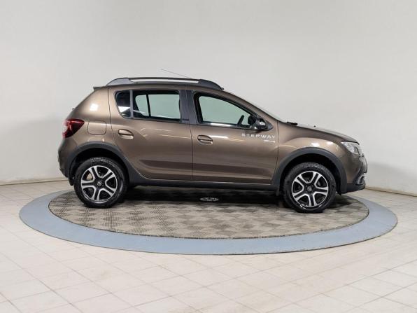 Renault Sandero II Рестайлинг с пробегом 2020 года, цена 1 359 500 рублей, 30000 км, хэтчбек, Автокод Объявления