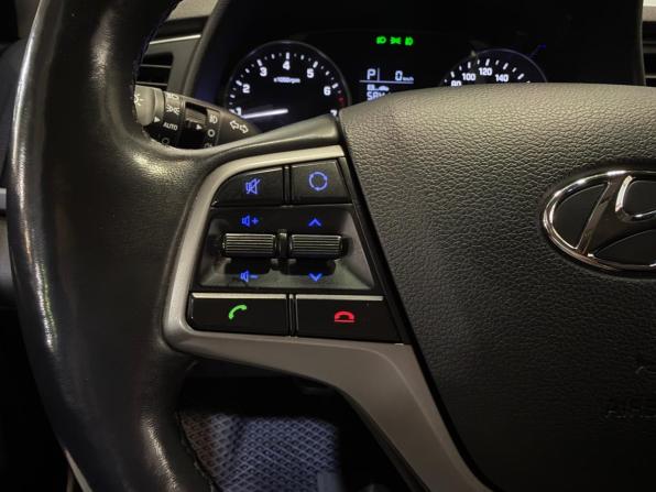 Hyundai Elantra VI (AD) с пробегом 2017 года, цена 1 249 000 рублей, 186000 км, седан, Автокод Объявления