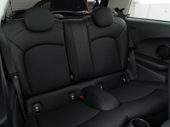 Mini Hatch III (F55/F56) Рестайлинг 2 с пробегом 2021 года, цена 3 374 810 рублей, 22714 км, хэтчбек, Автокод Объявления