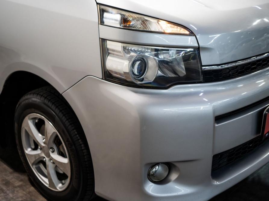 Toyota Voxy II (R70) Рестайлинг Чита  - изображение 17