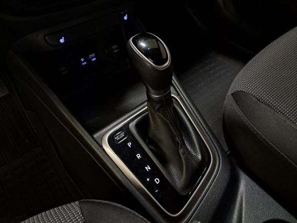 Hyundai Solaris II с пробегом 2018 года, цена 1 355 000 рублей, 150200 км, седан, Автокод Объявления