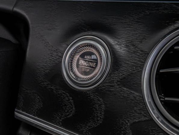 Mercedes-Benz E-Класс V (W213 S213 C238) Рестайлинг с пробегом 2021 года, цена 4 200 000 рублей, 254945 км, седан, Автокод Объявления