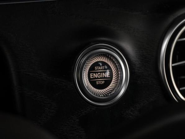 Mercedes-Benz E-Класс V (W213 S213 C238) Рестайлинг с пробегом 2021 года, цена 4 049 000 рублей, 57480 км, седан, Автокод Объявления